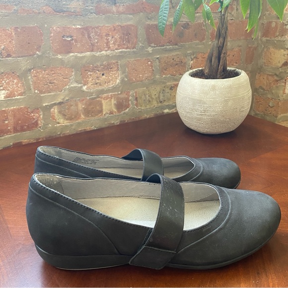 Dansko "Kendra" Black Milled Nubuck Mary Jane Low Wedge Women's Size EU 40 US 10 - Picture 2 of 9